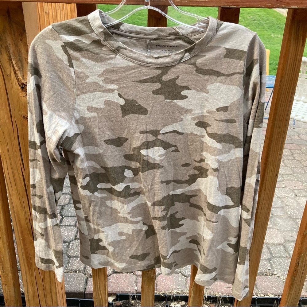 Banana Republic Long Sleeve Camo Tee